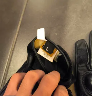 Guantes moto invierno y otros de verano negros