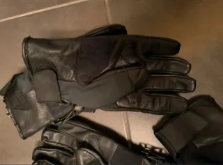 Guantes moto invierno y otros de verano negros