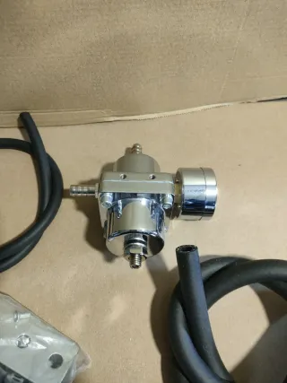 Regulador presión gasolina con manómetro