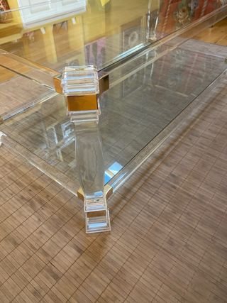 Mesa centro acrílico patas doradas