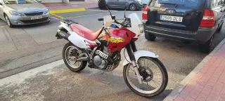 Honda NX650 Dominator Enduro Roja y Blanca