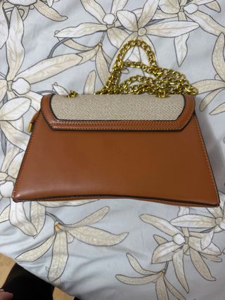 Bolso B  Beige y Marrón con Cadena Dorada