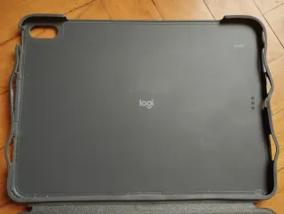 Custodia con tastiera Logitech Combo Touch per iPad Air 4