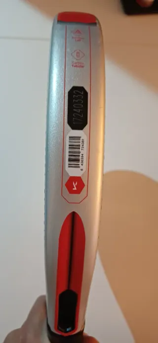 Pala de pádel Kombat Manu Martin. Fuji 2025.