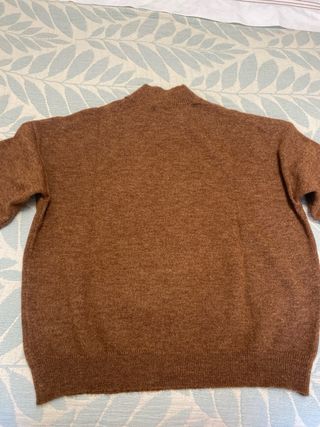 Jersey marrón cuello alto