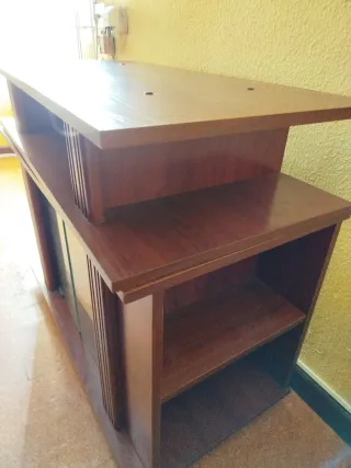 Mueble TV madera y cristal. GRATIS
