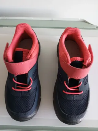 Botas Quechua niño talla 28-29, sin estrenar.