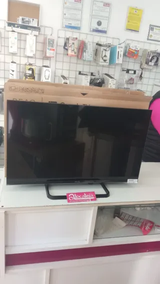 TV PEAQ 32 Full HD Smart TV