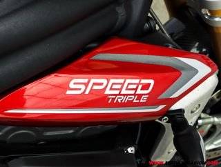 TRIUMPH SPEED TRIPLE 1200 RS