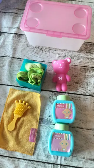 Bañera y muñeca bebé con accesorios