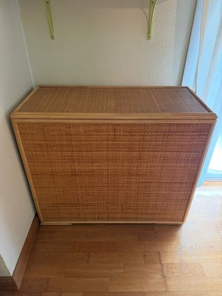 Baúl de mimbre y madera