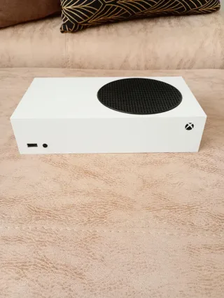 PACCHETTO XBOX SERIES S IMPECCABILE VENDUTO PER NON UTILIZZO