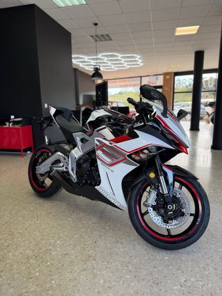 Zontes 703RR Deportiva Roja y Blanca
