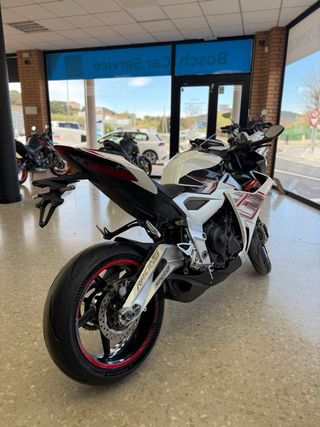 Zontes 703RR Deportiva Roja y Blanca