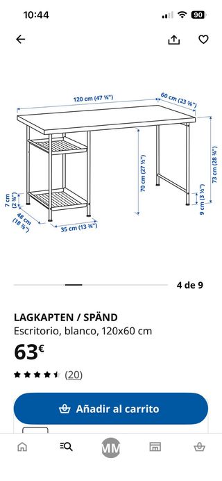 Escritorio blanco con estanterías