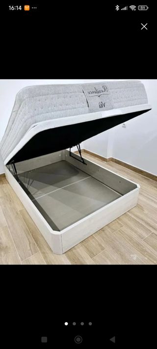 Materasso e divano letto in legno