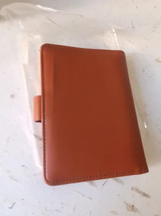 Porta pasaporte con avión