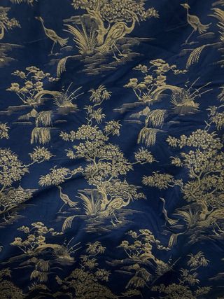 Funda de colchón antigua con grullas