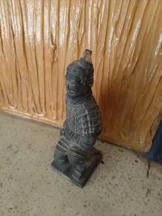 Statue decorative in pietra e legno