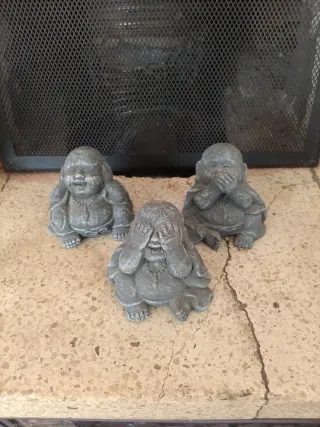 Statue decorative in pietra e legno