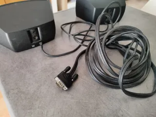 Altavoces satélite negros