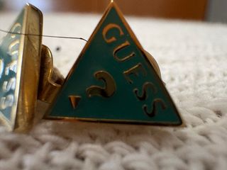 Pendientes Guess Triángulo Azul y Dorado