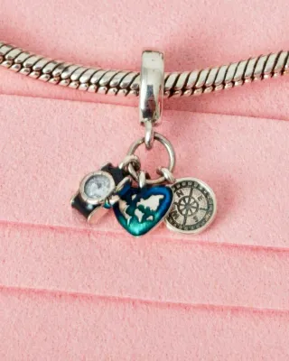 Colgante Corazón Mundo Brújula y Cámara