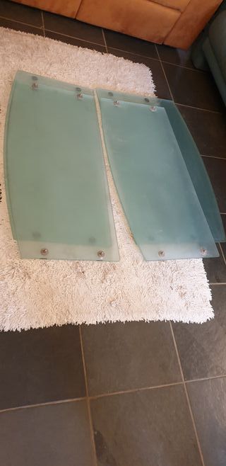 Mobile girevole con ripiani in cristallo