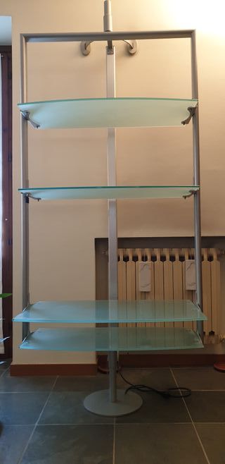 Mobile girevole con ripiani in cristallo