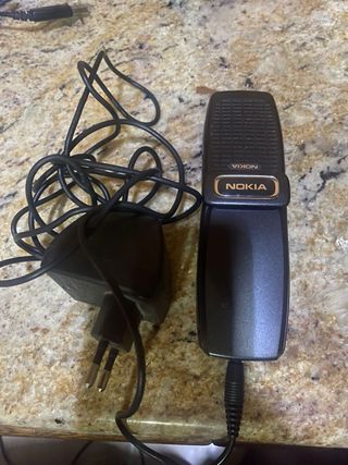 Telefono Nokia con cargador pero sin bateria