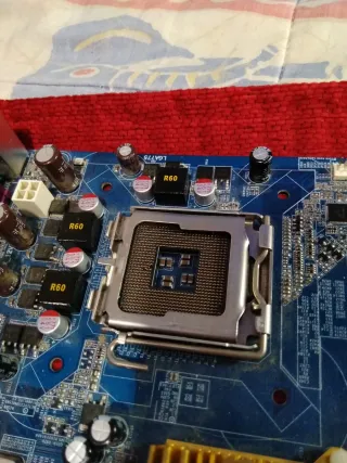 Placa Base Gigabyte FSB1066