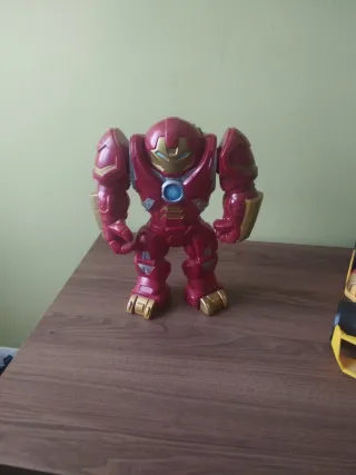 Juguetes Iron Man y Hulkbuster y coche Iron man