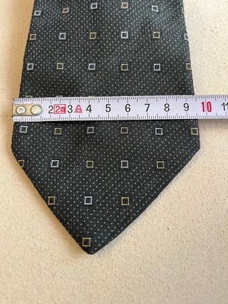 Cravatta nera con dettagli oro