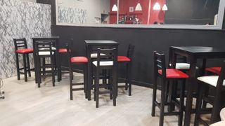 Barriles Sillas Mesas. Taburetes y bancos madera