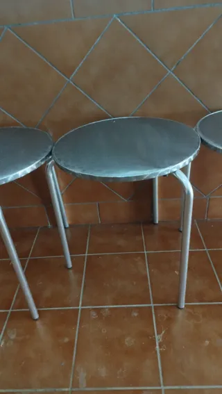 Set di 4 tavoli rotondi in alluminio