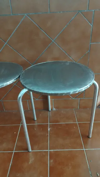 Set di 4 tavoli rotondi in alluminio
