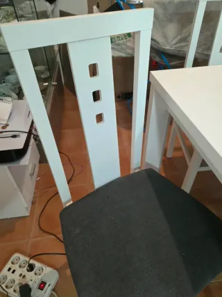 Mesa comedor extensible y 4 sillas