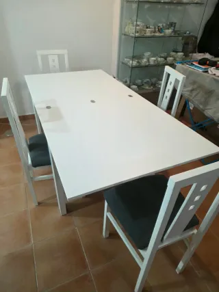 Mesa comedor extensible y 4 sillas
