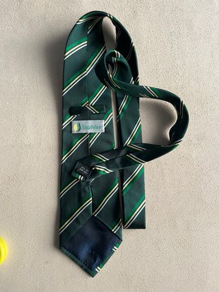 Cravatta a righe verde