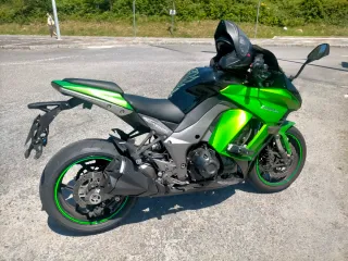 Kawasaki Z1000SX Verde y Negra
