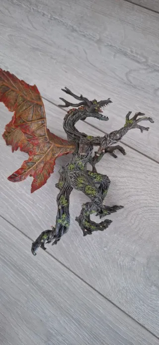 Figura Dragón Vegetal Fantasía
