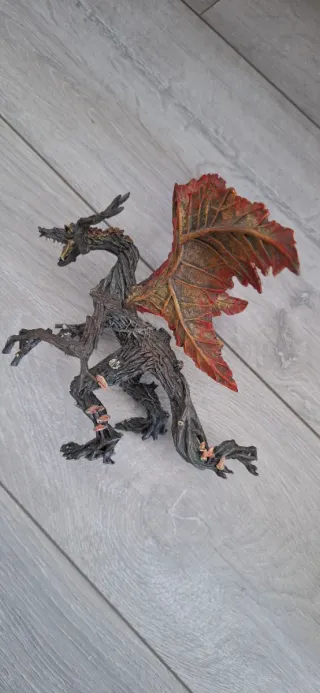Figura Dragón Vegetal Fantasía