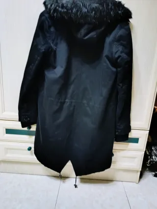 Parka larga con capucha y forro