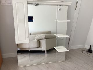 Espejo de baño con estantes