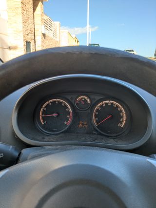 Opel Corsa 2011 65CV 130.000km 3 puertas