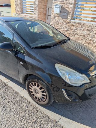 Opel Corsa 2011 65CV 130.000km 3 puertas