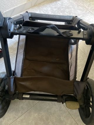 Carro de bebé marrón
