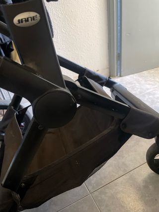 Carro de bebé marrón