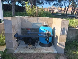 Urge vender.Piscina desmontable con depuradora.