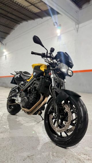 BMW F800R Negra y Amarilla